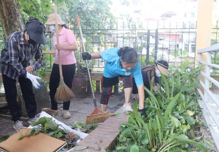Đông Ngạc đẩy mạnh xây dựng người Hà Nội thanh lịch, văn minh trong giai đoạn mới- Ảnh 2.