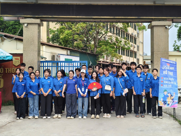 Ngày đầu kỳ thi tốt nghiệp Trung học phổ thông năm 2026: Phường Tây Mỗ đảm bảo trường thi an toàn, đồng hành cùng học sinh- Ảnh 6.
