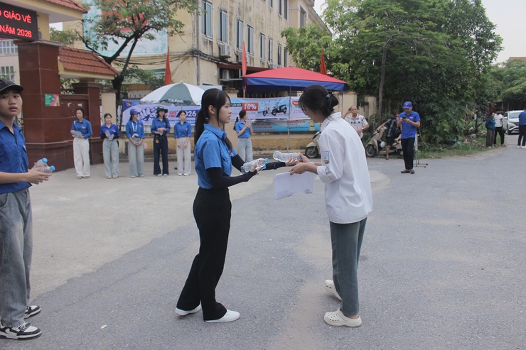 Đại Xuyên đồng hành cùng thí sinh trong ngày thi đầu tiên của Kỳ thi tốt nghiệp THPT năm 2026- Ảnh 1.