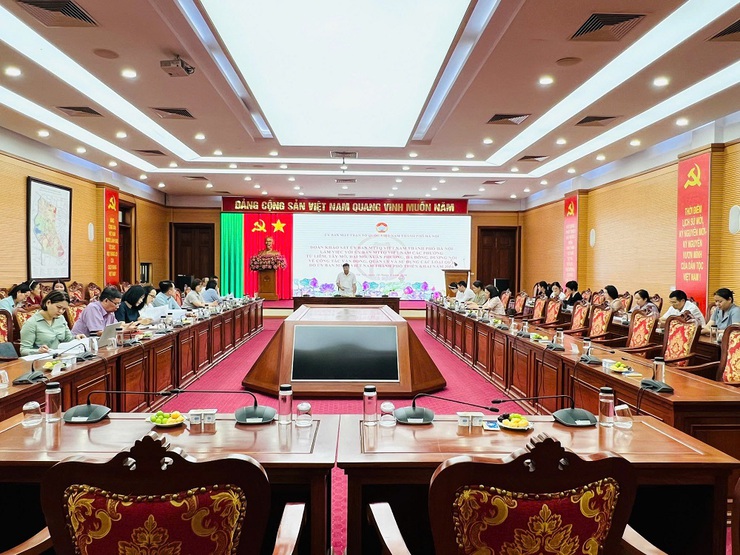 Đoàn khảo sát Uỷ ban MTTQ Việt Nam Thành phố Hà Nội làm việc với các phường về công tác quản lý và sử dụng các loại quỹ năm 2026- Ảnh 1.