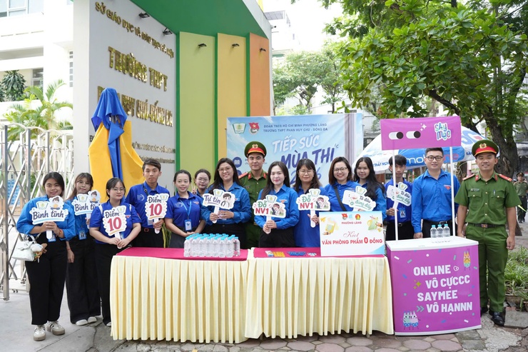 Thí sinh Hà Nội bước vào ngày thi đầu tiên của Kỳ thi tốt nghiệp THPT năm 2026- Ảnh 1.