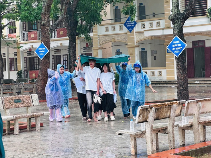 Đại Xuyên đồng hành cùng thí sinh trong ngày thi đầu tiên của Kỳ thi tốt nghiệp THPT năm 2026- Ảnh 8.