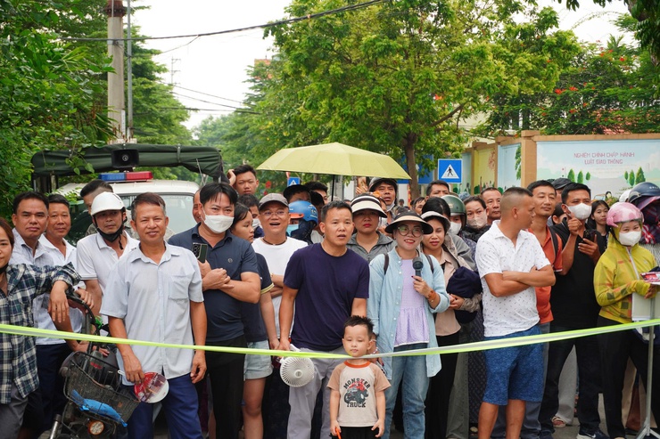 Các thí sinh phường Chương Mỹ hoàn thành môn thi đầu tiên của kỳ thi tốt nghiệp THPT năm 2026- Ảnh 1.