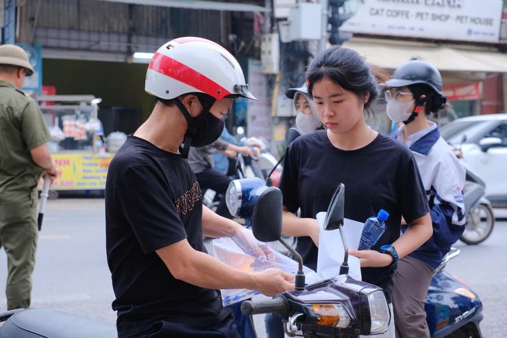 Các thí sinh phường Chương Mỹ hoàn thành môn thi đầu tiên của kỳ thi tốt nghiệp THPT năm 2026- Ảnh 3.