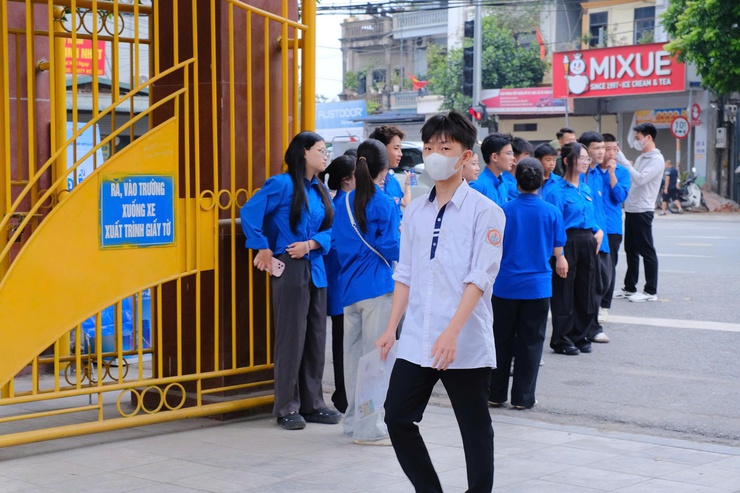 Các thí sinh phường Chương Mỹ hoàn thành môn thi đầu tiên của kỳ thi tốt nghiệp THPT năm 2026- Ảnh 5.