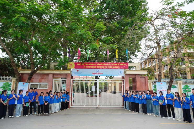Các thí sinh phường Chương Mỹ hoàn thành môn thi đầu tiên của kỳ thi tốt nghiệp THPT năm 2026- Ảnh 6.