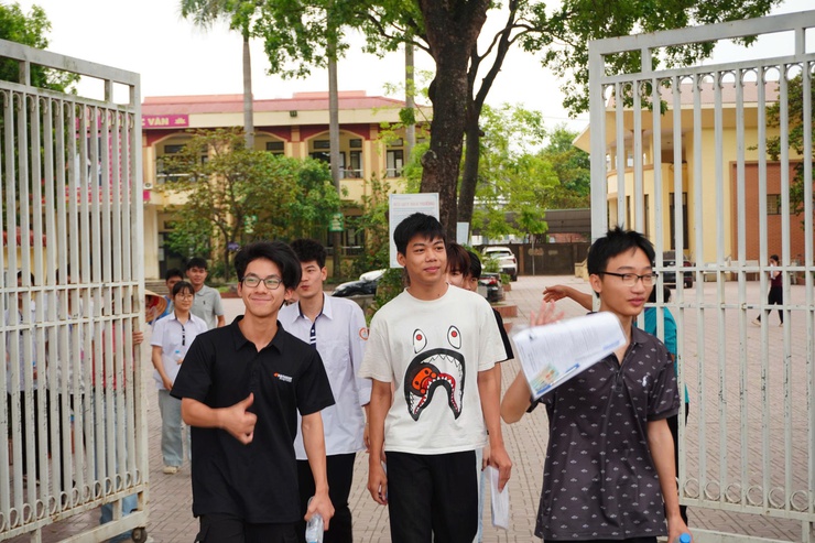 Các thí sinh phường Chương Mỹ hoàn thành môn thi đầu tiên của kỳ thi tốt nghiệp THPT năm 2026- Ảnh 7.