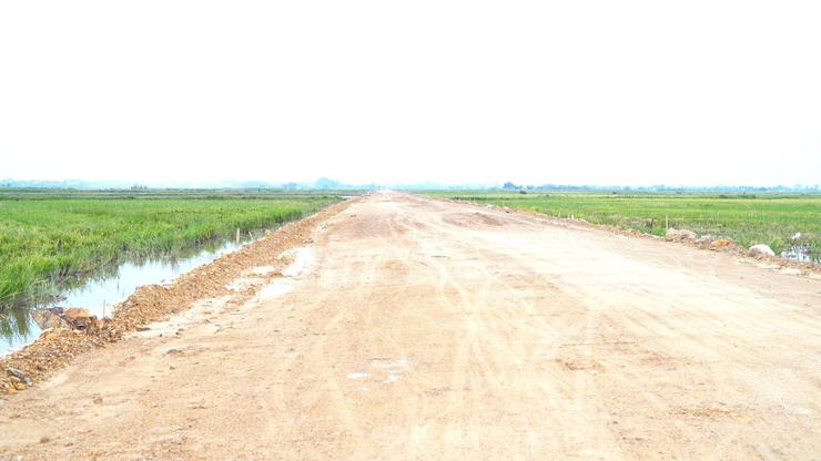 CHỦ TỊCH UBND XÃ ĐINH HỮU BÌNH KIỂM TRA THỰC ĐỊA CÁC DỰ ÁN GIAO THÔNG TRỌNG ĐIỂM, ĐÔN ĐỐC GIẢI PHÓNG MẶT BẰNG, THI CÔNG ĐẢM BẢO ĐÚNG TIẾN ĐỘ- Ảnh 5.