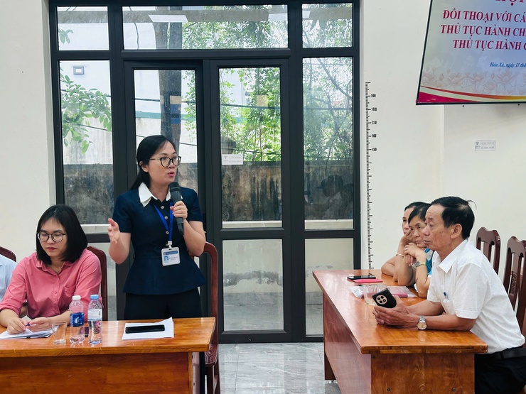 HOÀ XÁ LẮNG NGHE NHÂN DÂN ĐỂ ĐỔI MỚI VÀ NÂNG CAO HIỆU QUẢ GIẢI QUYẾT THỦ TỤC HÀNH CHÍNH TẠI ĐỊA PHƯƠNG- Ảnh 8.