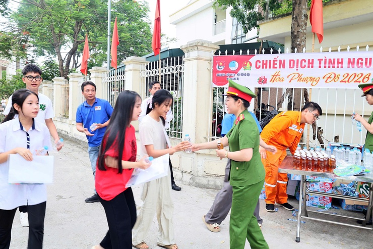 Hơn 500 thí sinh tại điểm thi THCS Quảng Bị tự tin bước vào ngày thi đầu tiên Kỳ thi tốt nghiệp THPT năm 2026- Ảnh 6.