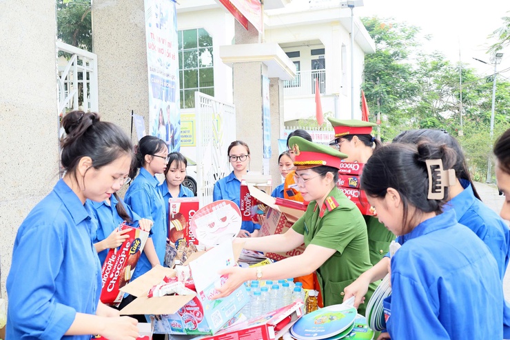 Hơn 500 thí sinh tại điểm thi THCS Quảng Bị tự tin bước vào ngày thi đầu tiên Kỳ thi tốt nghiệp THPT năm 2026- Ảnh 9.