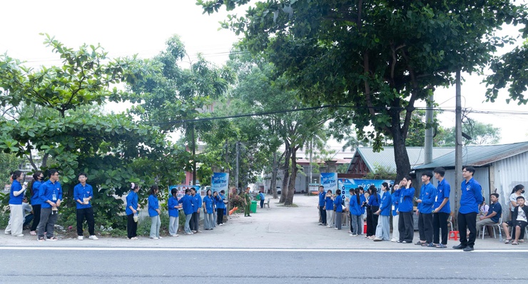 455 thí sinh tự tin bước vào ngày thi đầu tiên Kỳ thi tốt nghiệp THPT năm 2026 tại điểm thi Trường THPT Trần Đăng Ninh- Ảnh 4.