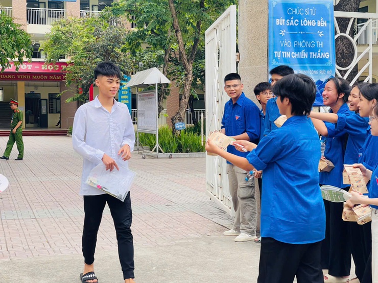 Hơn 500 thí sinh tại điểm thi THCS Quảng Bị tự tin bước vào ngày thi đầu tiên Kỳ thi tốt nghiệp THPT năm 2026- Ảnh 17.