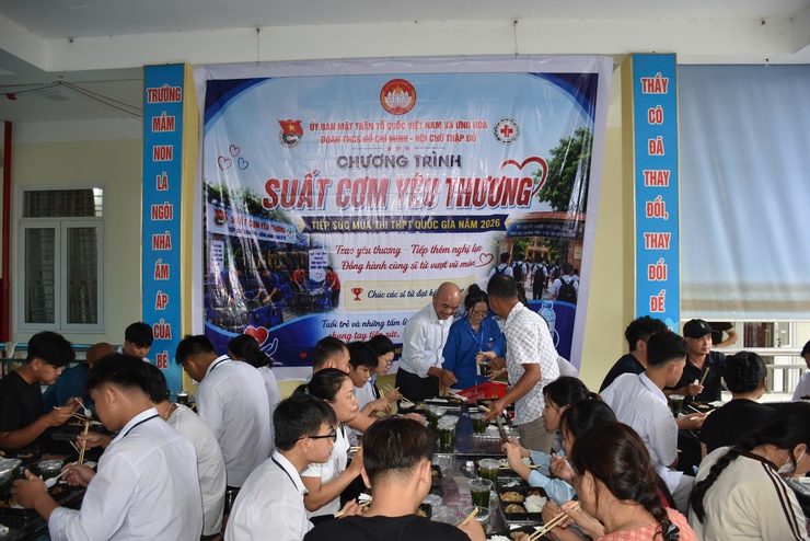 ỨNG HOÀ: HƠN 1.000 SUẤT CƠM YÊU THƯƠNG TIẾP SỨC SĨ TỬ TRONG KỲ THI TỐT NGHIỆP THPT NĂM 2026- Ảnh 21.