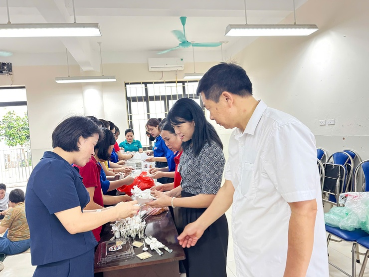 ỨNG HOÀ: HƠN 1.000 SUẤT CƠM YÊU THƯƠNG TIẾP SỨC SĨ TỬ TRONG KỲ THI TỐT NGHIỆP THPT NĂM 2026- Ảnh 8.