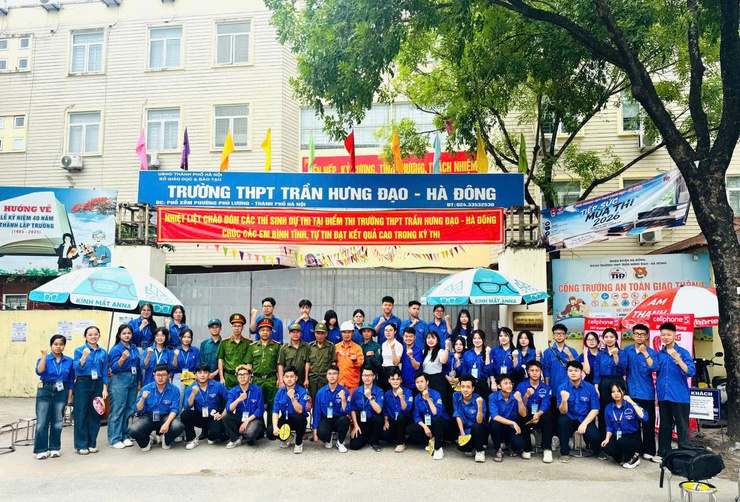 Thí sinh phường Phú Lương hoàn thành môn thi đầu tiên kỳ thi tốt nghiệp THPT 2026 - Ảnh 1.