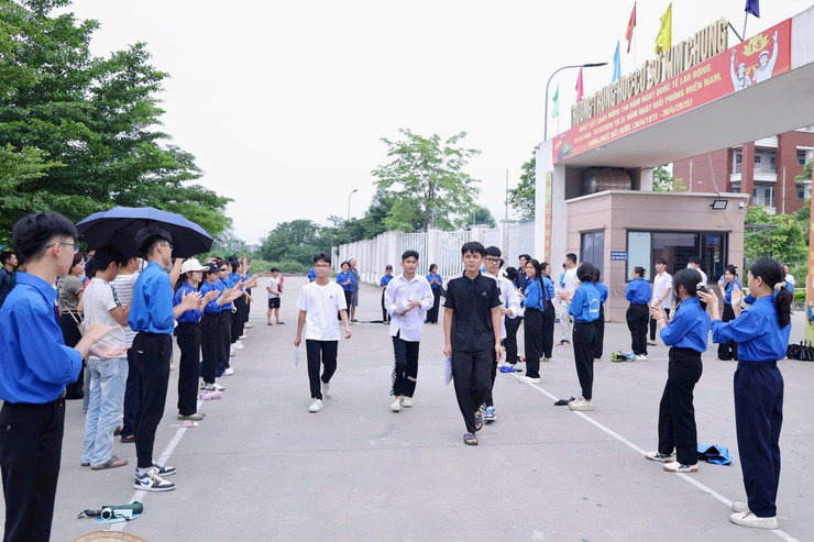1.704 thí sinh tham dự kỳ thi tốt nghiệp THPT năm 2026 tại 3 điểm thi trên địa bàn xã Thiên Lộc- Ảnh 7.