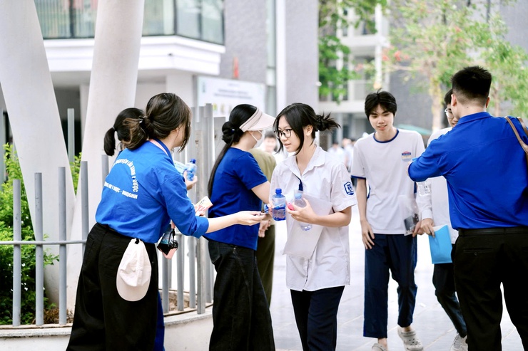 Phường Phú Thượng đồng hành cùng sĩ tử, bảo đảm Kỳ thi tốt nghiệp THPT năm 2026 an toàn, thuận lợi- Ảnh 8.