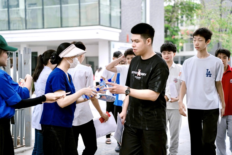 Phường Phú Thượng đồng hành cùng sĩ tử, bảo đảm Kỳ thi tốt nghiệp THPT năm 2026 an toàn, thuận lợi- Ảnh 7.