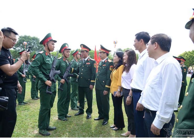 Phường Thanh Xuân tổ chức thăm, động viên và tặng quà chiến sĩ mới năm 2026- Ảnh 2.