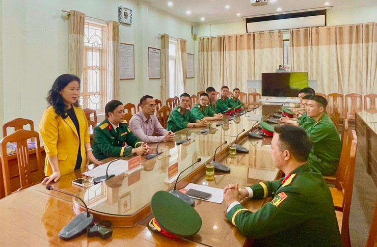 Phường Thanh Xuân tổ chức thăm, động viên và tặng quà chiến sĩ mới năm 2026- Ảnh 3.