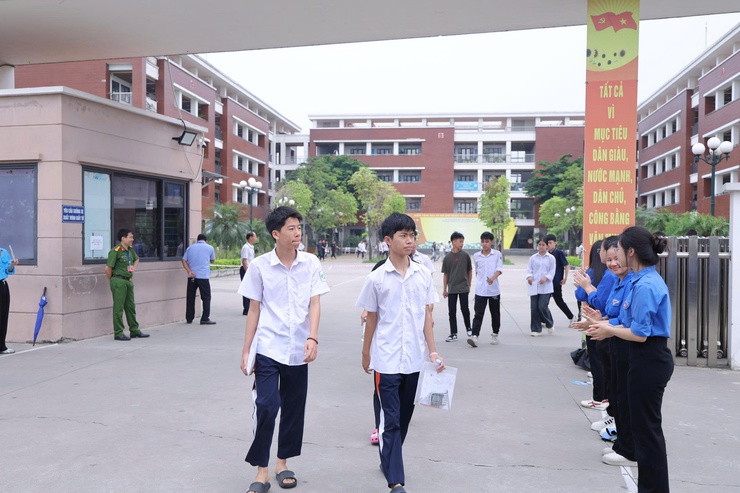 1.704 thí sinh tham dự kỳ thi tốt nghiệp THPT năm 2026 tại 3 điểm thi trên địa bàn xã Thiên Lộc- Ảnh 16.