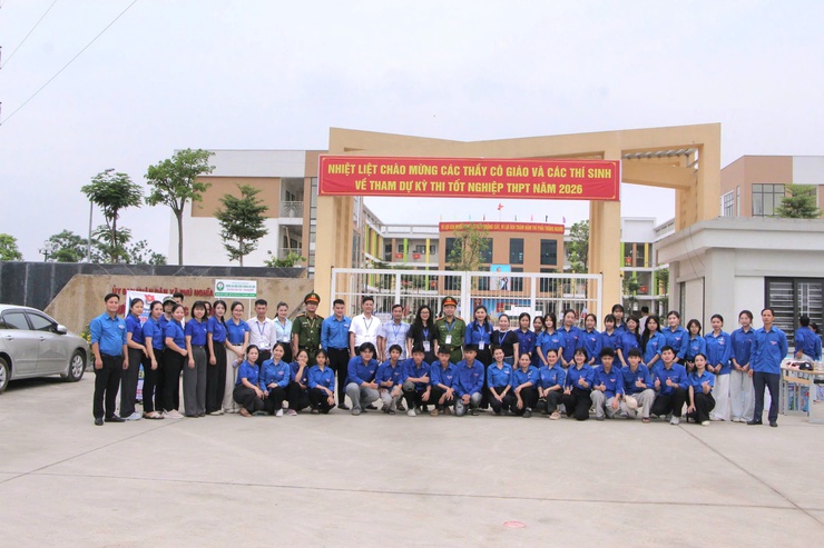 Ngày đầu tiên của kỳ thi tốt nghiệp THPT năm 2026 tại điểm thi trường THCS Trung Hòa, xã Phú Nghĩa diễn ra an toàn- Ảnh 12.