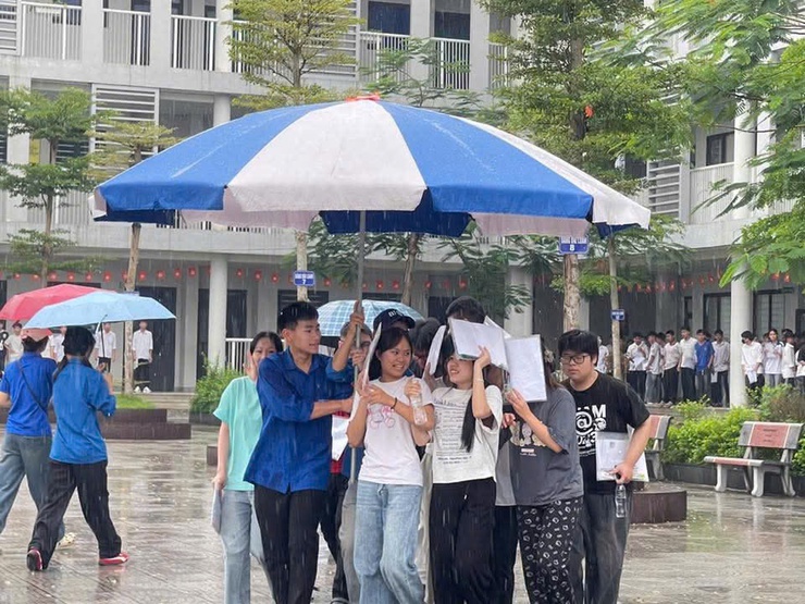 Phú Xuyên: hơn 1.100 thí sinh tự tin bước vào môn thi đầu tiên kỳ thi tốt nghiệp THPT năm 2026- Ảnh 7.