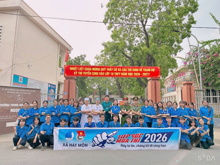 CÔNG AN XÃ HÁT MÔN BẢO ĐẢM ANTT, ATGT VÀ TIẾP SỨC KỲ THI TỐT NGHIỆP THPT NĂM 2026- Ảnh 1.