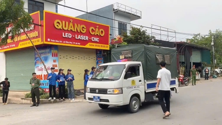 CÔNG AN XÃ HÒA PHÚ ĐẢM BẢO AN TOÀN GIAO THÔNG TẠI ĐIỂM THI TRƯỜNG THPT CHƯƠNG MỸ B- Ảnh 1.
