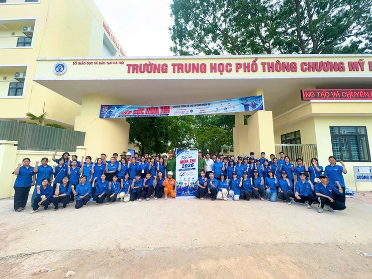 CÔNG AN XÃ HÒA PHÚ ĐẢM BẢO AN TOÀN GIAO THÔNG TẠI ĐIỂM THI TRƯỜNG THPT CHƯƠNG MỸ B- Ảnh 4.