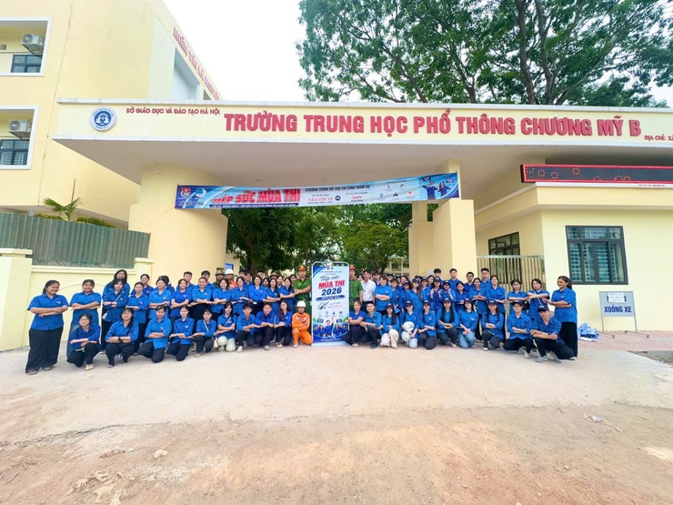 CÔNG AN XÃ HÒA PHÚ ĐẢM BẢO AN TOÀN GIAO THÔNG TẠI ĐIỂM THI TRƯỜNG THPT CHƯƠNG MỸ B- Ảnh 5.