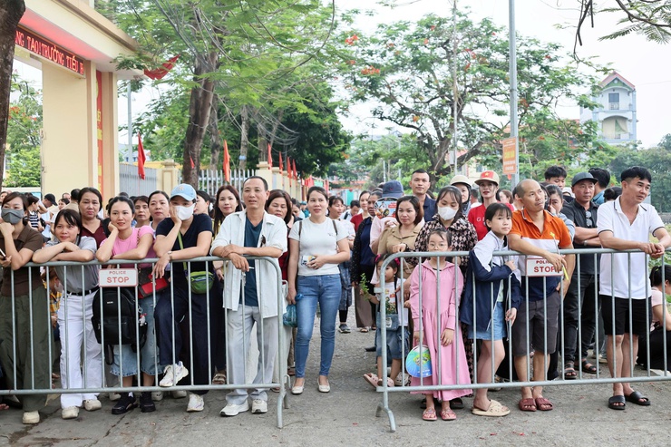 Khép lại ngày thi thứ nhất của Kỳ thi tốt nghiệp THPT năm 2026- Ảnh 6.