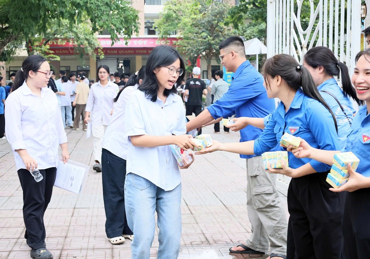 Khép lại ngày thi thứ nhất của Kỳ thi tốt nghiệp THPT năm 2026- Ảnh 9.