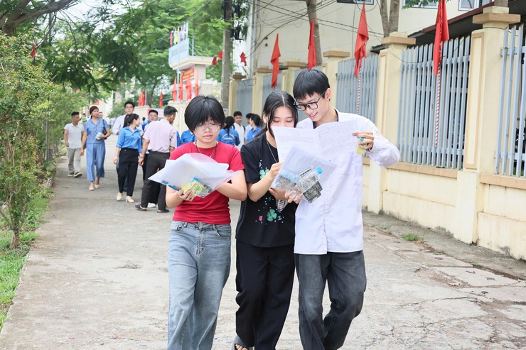 Khép lại ngày thi thứ nhất của Kỳ thi tốt nghiệp THPT năm 2026- Ảnh 11.