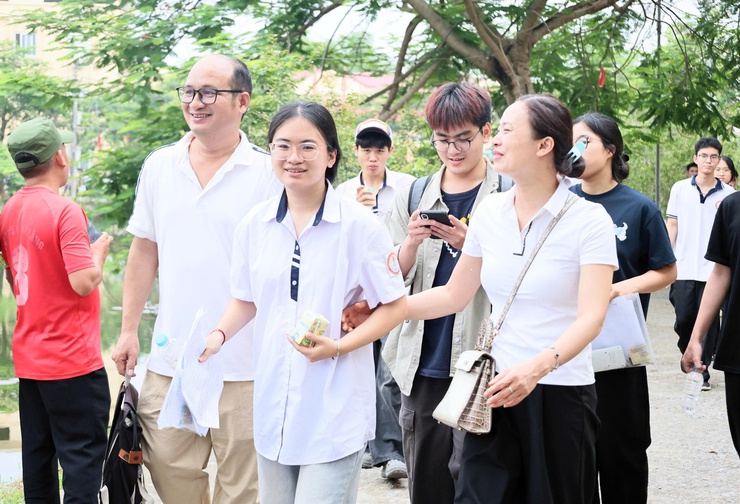 Khép lại ngày thi thứ nhất của Kỳ thi tốt nghiệp THPT năm 2026- Ảnh 12.