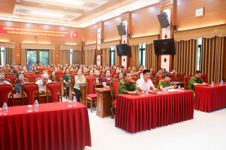 Quốc Oai tập huấn, huấn luyện nghiệp vụ PCCC và CNCH cho Nhân dân trên địa bàn các thôn: Phủ Quốc, Hoa Vôi, Đình Tổ, Du Nghệ và Ngô Sài- Ảnh 1.
