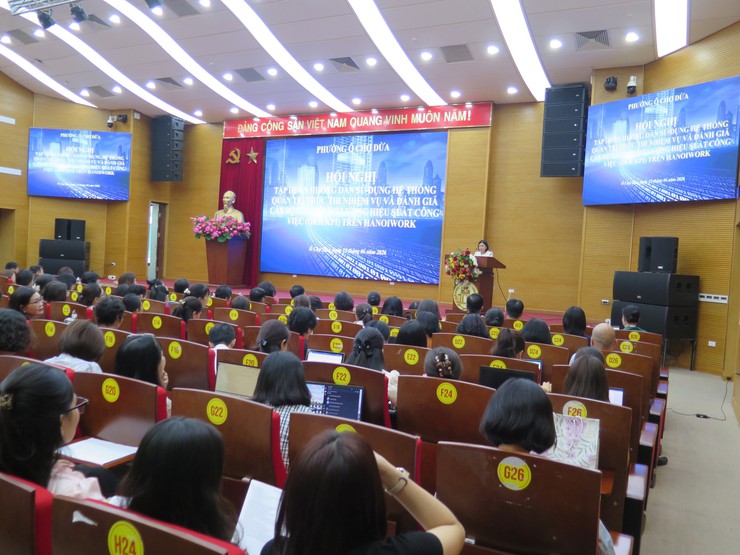 Hơn 300 cán bộ, công chức, viên chức Phường Ô Chợ Dừa tham gia tập huấn vận hành Hệ thống HanoiWork gắn với đánh giá hiệu suất công việc theo OKR/KPI- Ảnh 2.