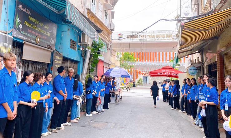 Kỳ thi tốt nghiệp THPT năm 2026 trên địa bàn phường Thanh Liệt diễn ra an toàn, nghiêm túc- Ảnh 2.