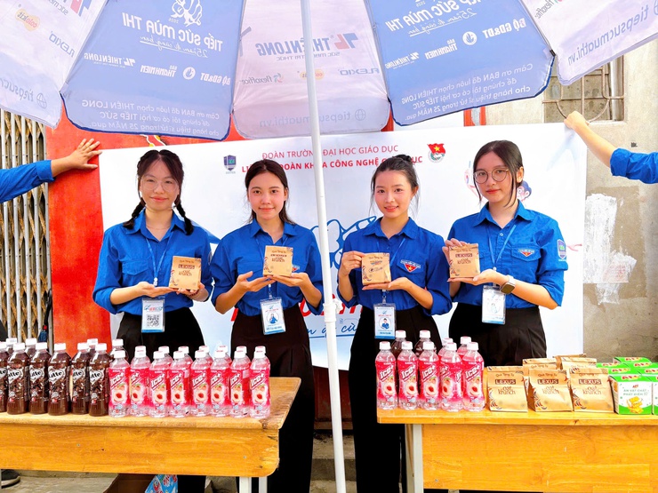 Kỳ thi tốt nghiệp THPT năm 2026 trên địa bàn phường Thanh Liệt diễn ra an toàn, nghiêm túc- Ảnh 4.
