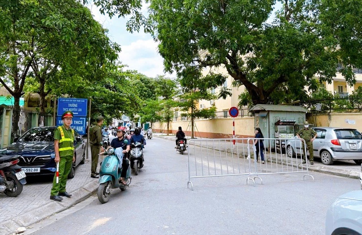 Kỳ thi tốt nghiệp THPT năm 2026 trên địa bàn phường Thanh Liệt diễn ra an toàn, nghiêm túc- Ảnh 1.