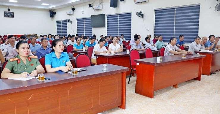 MTTQ xã Đoài Phương tuyên truyền học tập và làm theo tư tưởng, đạo đức, phong cách Hồ Chí Minh và một số nội dung quan trọng

- Ảnh 2.