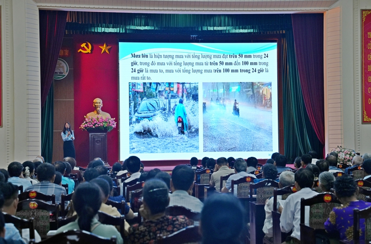 PHƯỜNG SƠN TÂY TỔ CHỨC HỘI NGHỊ TẬP HUẤN NÂNG CAO NHẬN THỨC CỘNG ĐỒNG VỀ PHÒNG, CHỐNG THIÊN TAI- Ảnh 3.