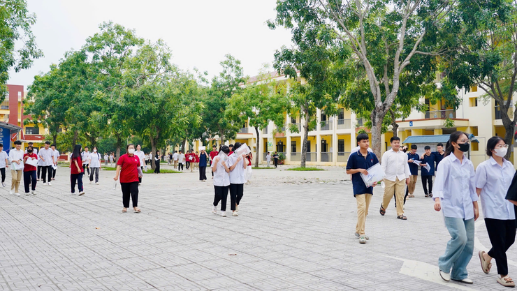 KỲ THI TỐT NGHIỆP THPT NĂM 2026 TRÊN ĐỊA BÀN XÃ YÊN LÃNG DIỄN RA AN TOÀN, NGHIÊM TÚC- Ảnh 7.