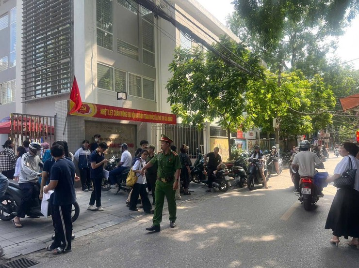 CÔNG AN PHƯỜNG BẠCH MAI CHỦ ĐỘNG BẢO ĐẢM AN NINH, AN TOÀN KỲ THI TỐT NGHIỆP THPT NĂM 2026- Ảnh 6.