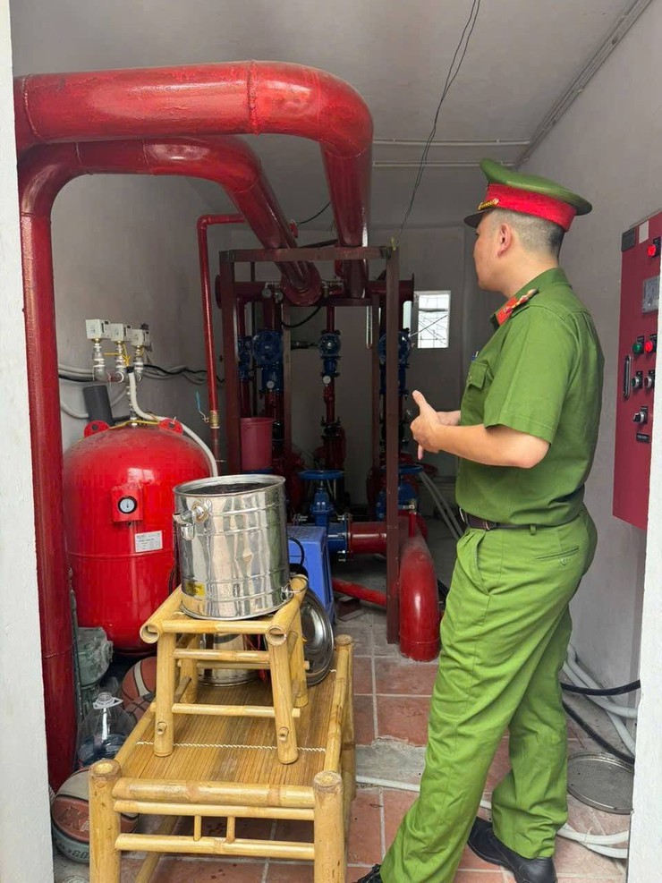 CÔNG AN PHƯỜNG BẠCH MAI CHỦ ĐỘNG BẢO ĐẢM AN NINH, AN TOÀN KỲ THI TỐT NGHIỆP THPT NĂM 2026- Ảnh 2.