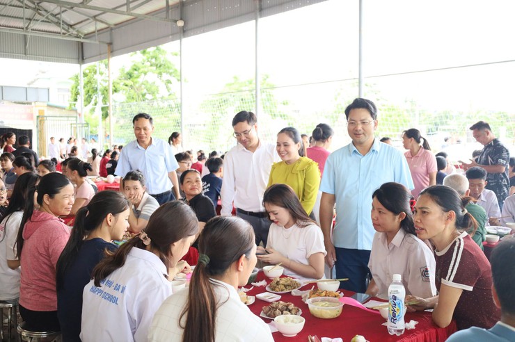 LÃNH ĐẠO XÃ CỔ ĐÔ THĂM, ĐỘNG VIÊN THÍ SINH VÀ CÁC LỰC LƯỢNG LÀM NHIỆM VỤ TẠI KỲ THI TỐT NGHIỆP THPT NĂM 2026- Ảnh 4.