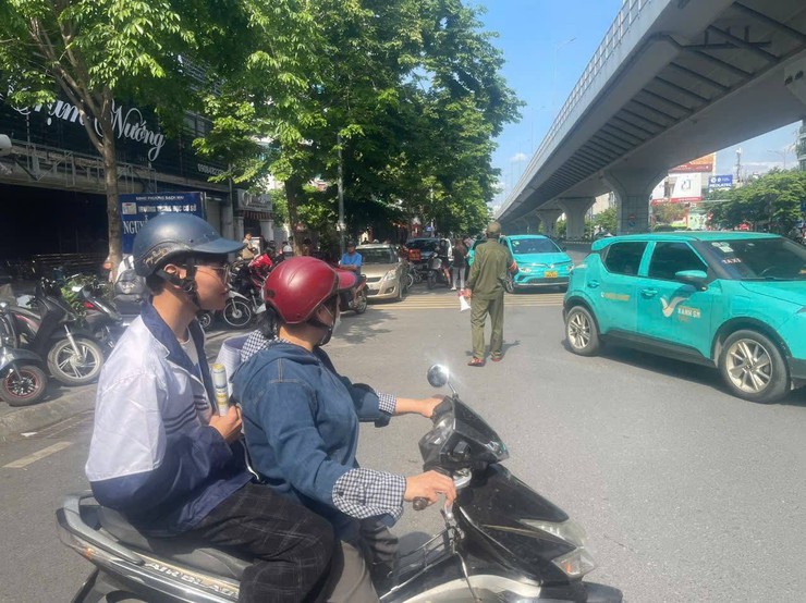 CÔNG AN PHƯỜNG BẠCH MAI CHỦ ĐỘNG BẢO ĐẢM AN NINH, AN TOÀN KỲ THI TỐT NGHIỆP THPT NĂM 2026- Ảnh 5.