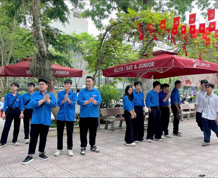 PHƯỜNG BẠCH MAI: MÀU ÁO XANH ĐỒNG HÀNH CÙNG SĨ TỬ- Ảnh 7.