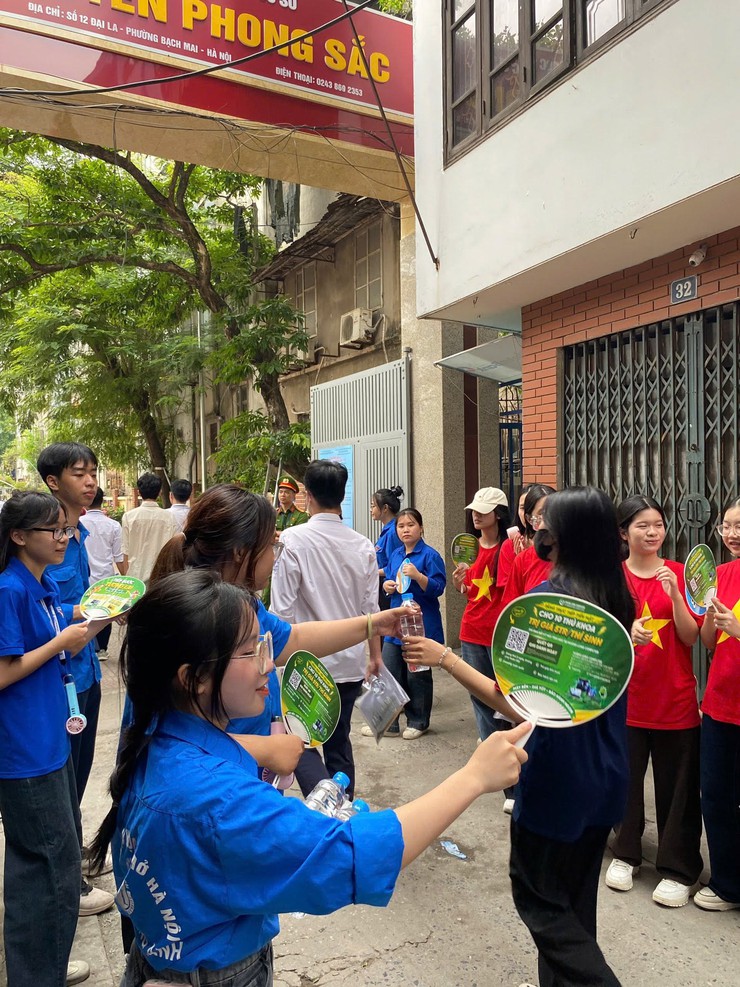 PHƯỜNG BẠCH MAI: MÀU ÁO XANH ĐỒNG HÀNH CÙNG SĨ TỬ- Ảnh 6.